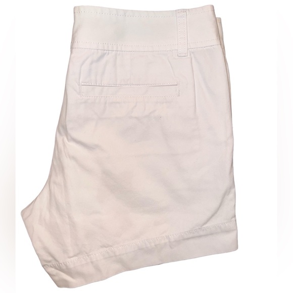 EUC Lilly Pulitzer Callahan 5" Shorts in Resort White Size 2 Casual Chino Shorts - Picture 4 of 8